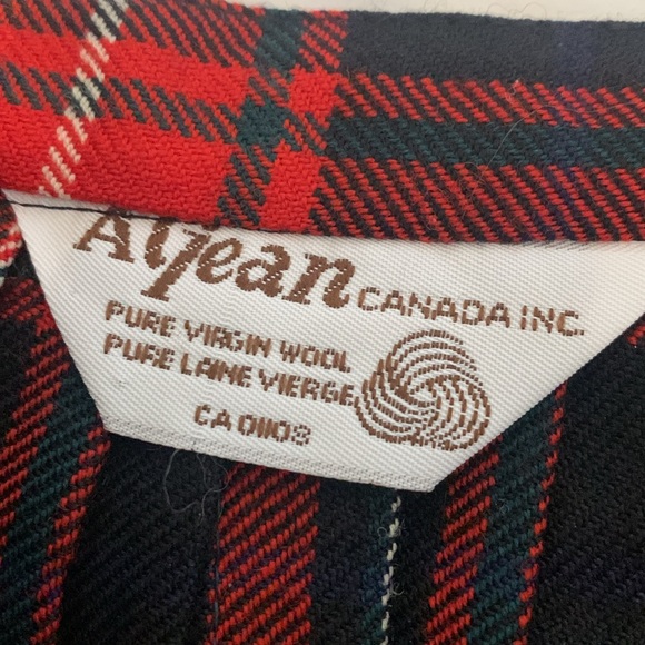 Aljean Vintage Canadian red/black/green/white wool plaid kilt/skirt - Picture 3 of 7